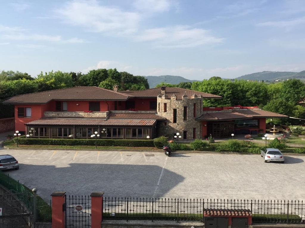 ホテル Il Leone D'Oro Telgate エクステリア 写真